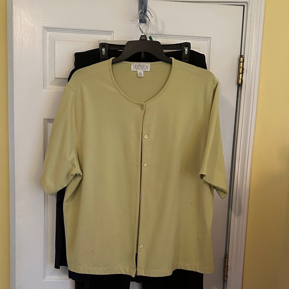 Casual Corner Light Yellow Button Down Short Sleeve Sweater